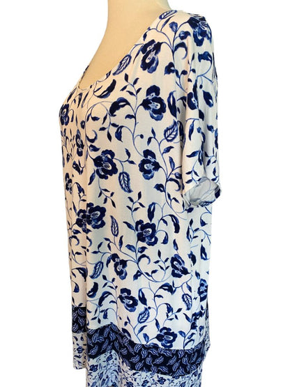 Large J. Jill Wearever Floral Short Sleeve Tunic Blue White Tshirt Scoop Neck