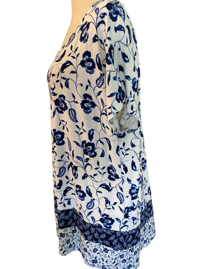 Large J. Jill Wearever Floral Short Sleeve Tunic Blue White Tshirt Scoop Neck