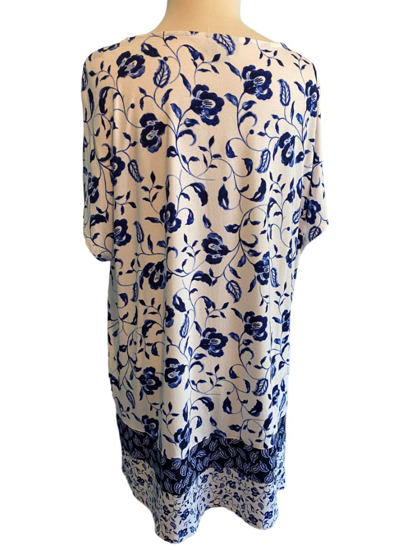 Large J. Jill Wearever Floral Short Sleeve Tunic Blue White Tshirt Scoop Neck