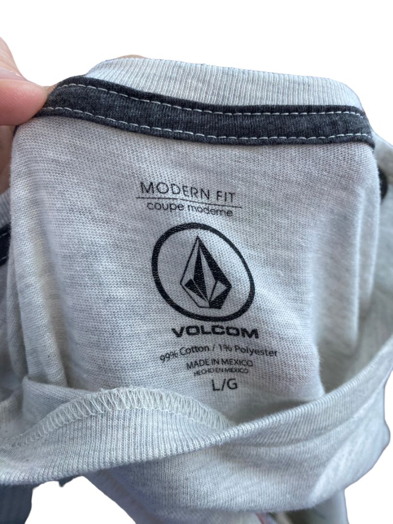 NWT Large Volcom Lt Gray Graphic Logo T-shirt