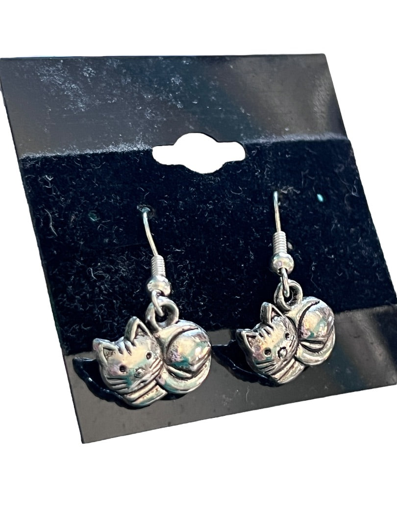 Small Silver Tone Kitty Cat Dangle Earrings