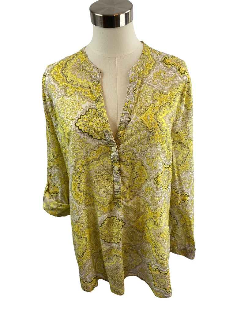 XL Old Navy Women's Lightweight V-Neck Button Up Blouse Yellow Paisley