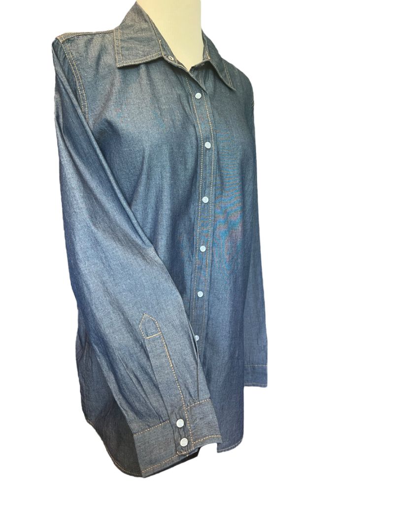 Size Medium Izod Pearl Snap Denim Shirt NWT 100% Cotton