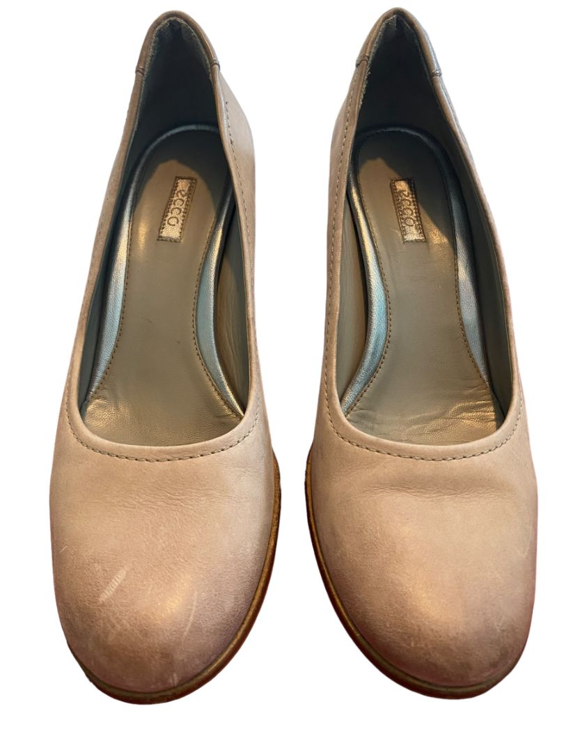 10 (41) Ecco Beige Round Toe Pumps Classic Comfort Heels Shoes