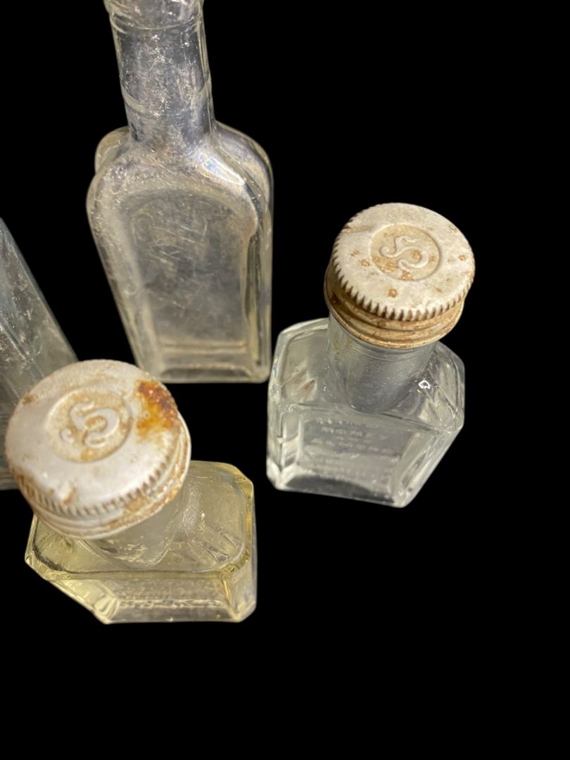 Lot of 4 Vintage Clear Glass Bottles Sloans Linament Hinds Honey