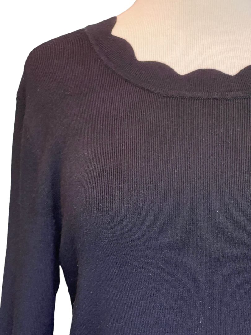 Size Small 41 Hawthorn Black Scalloped Collar Soft Sweater Lightweight