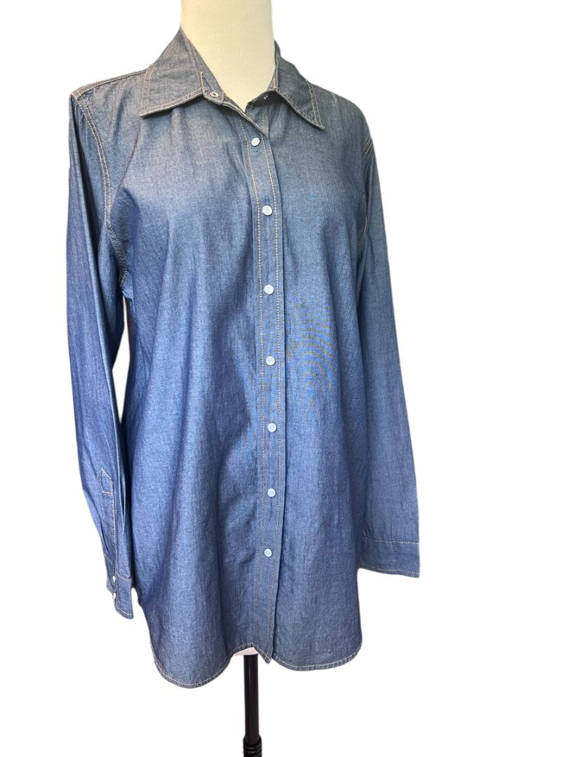 Size Medium Izod Pearl Snap Denim Shirt NWT 100% Cotton