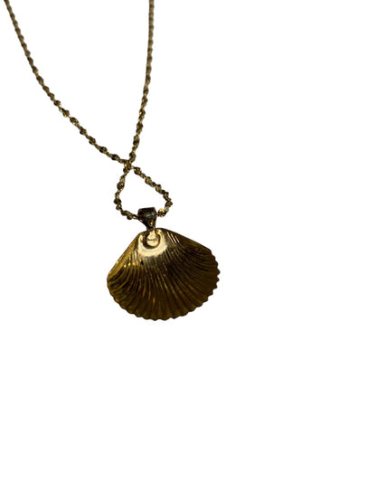 Goldtone Necklace 17.5 Inch Seashell Pendant with Spring Clasp