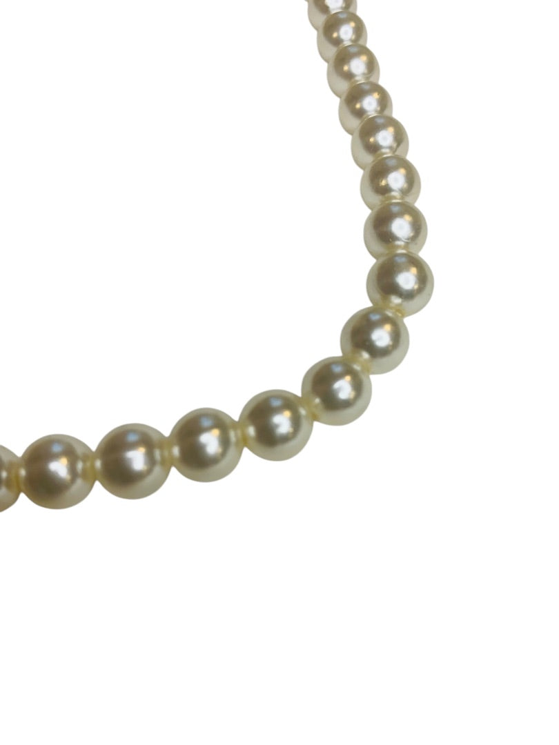 Vintage Faux Pearl Off White Necklace 19 Inch Spring Clasp