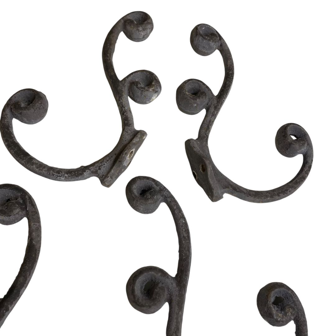 Set of 4 Hat Coat Hooks Vintage Scrolled Design Distressed Wall Hanging