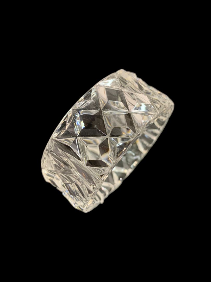 Set of 16 Clear Acrylic Crystal Look Napkin Rings Diamond Pattern