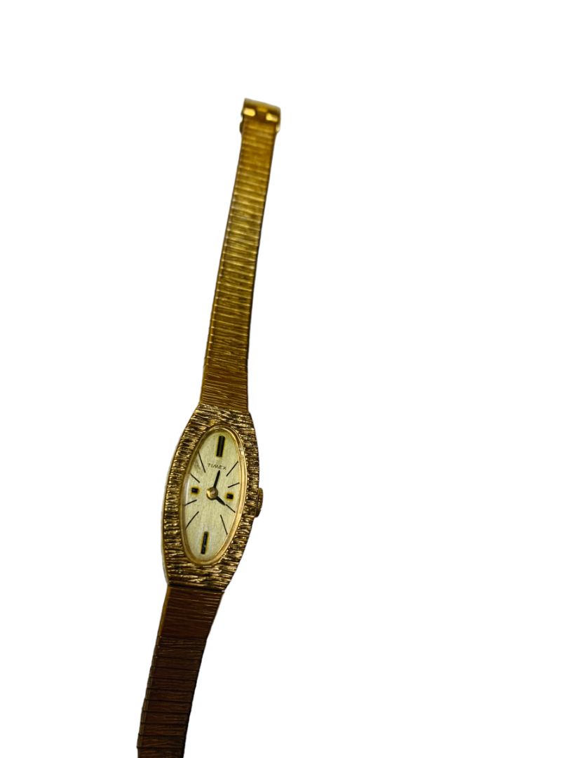 Vintage 1973 Timex Goldtone Hand Winding 17 Jewel Ladies Watch Wristwatch