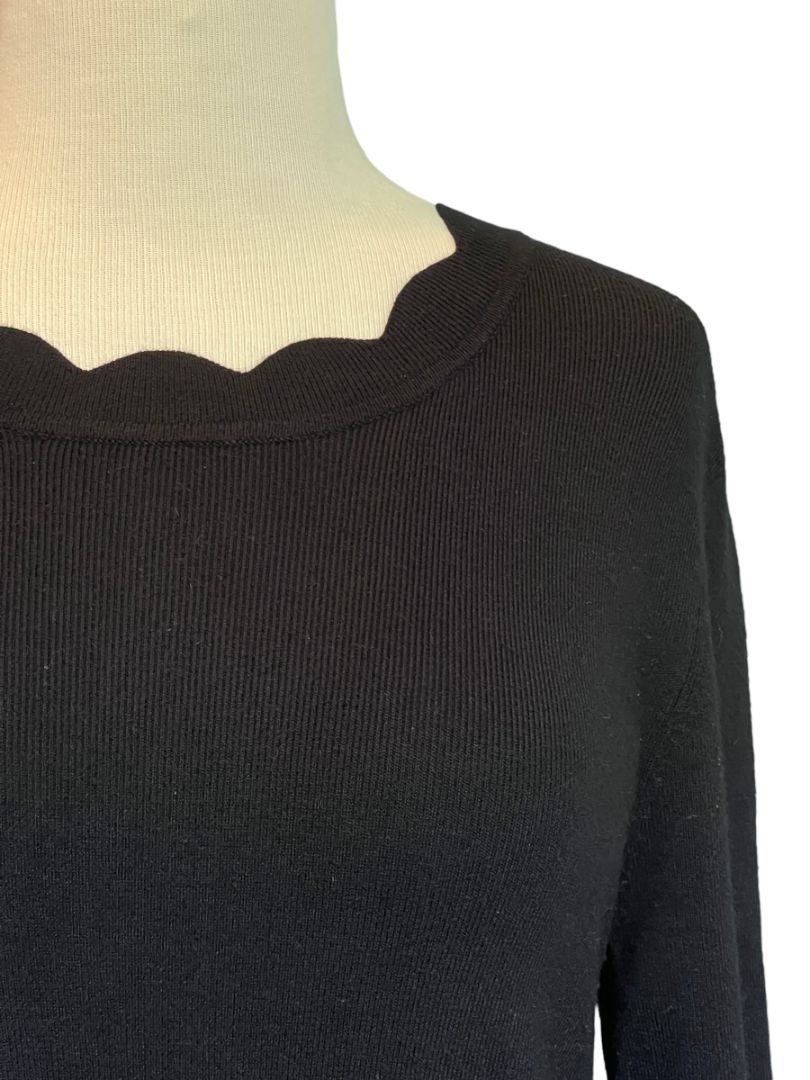 Size Small 41 Hawthorn Black Scalloped Collar Soft Sweater Lightweight