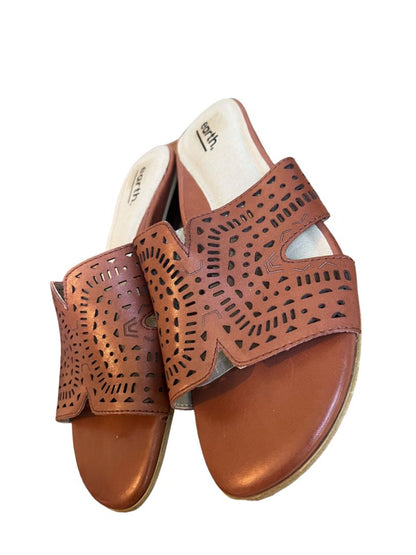 8.5 Earth Mule Slides Perforated Brown Leather Sandals Comfort