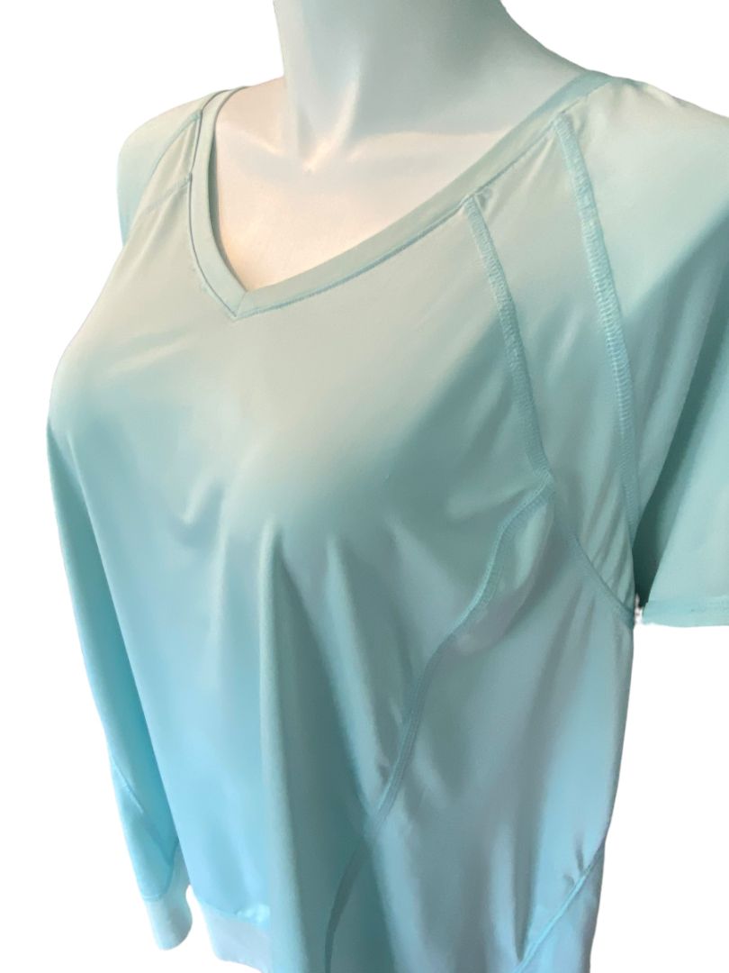 22/24 Livi Active Light Blue Short Sleeve Workout Top Shirt Workout Athletic