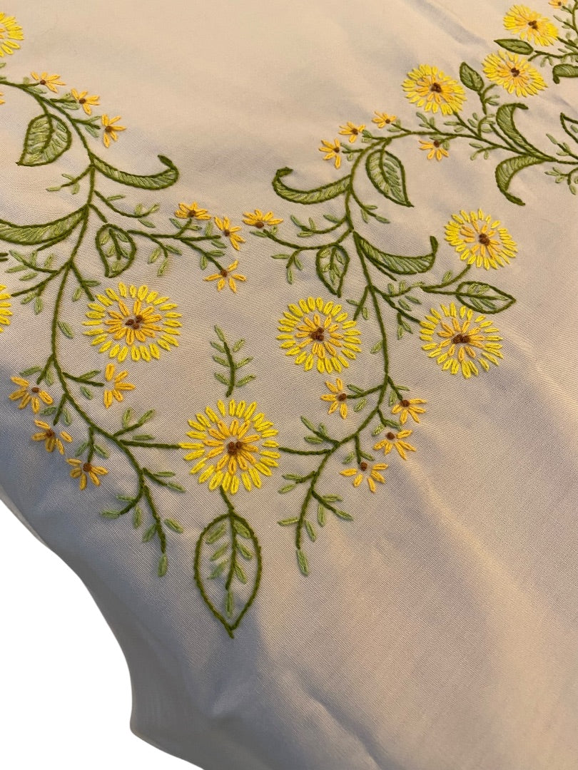 Vintage Embroidered Floral Tablecloth Table Linen 48 x 50 Inch