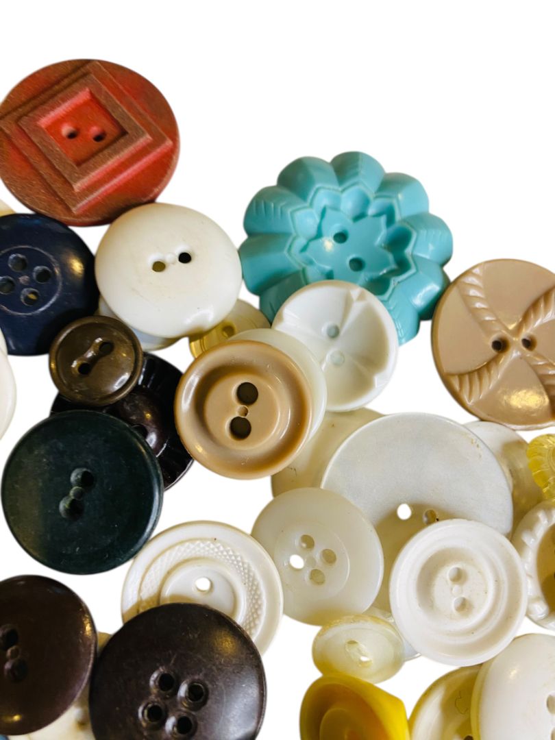 Set of 8 Midcentury Assorted Plastic Buttons Craft Sew 8 ounces