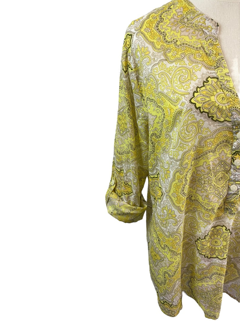 XL Old Navy Women's Lightweight V-Neck Button Up Blouse Yellow Paisley