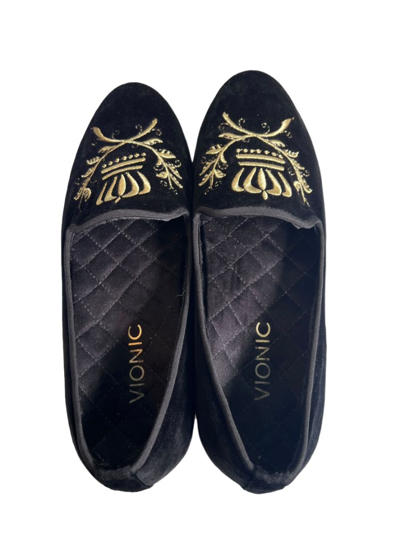 7.5 M Vionic Romi Black Velvet Flat Smoking Loafer Comfort Regal Crest Embroidered