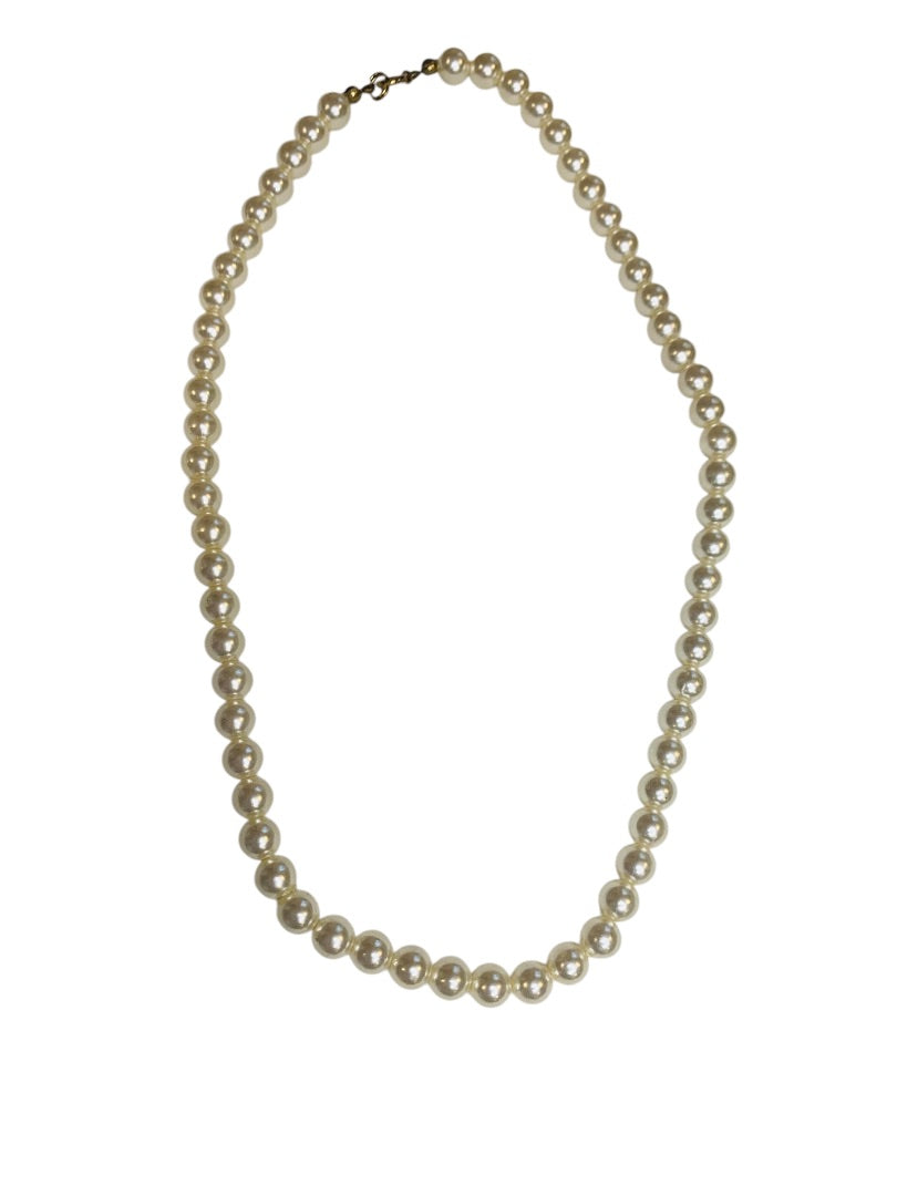 Vintage Faux Pearl Off White Necklace 19 Inch Spring Clasp