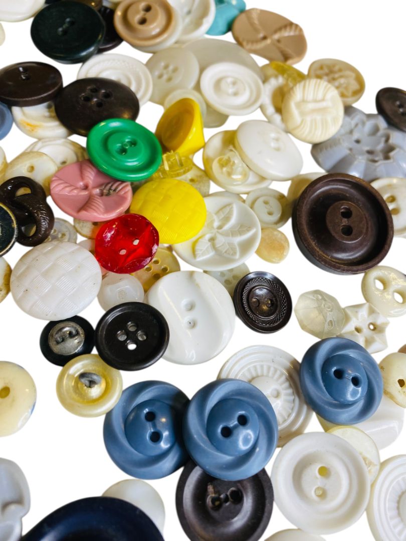 Set of 8 Midcentury Assorted Plastic Buttons Craft Sew 8 ounces