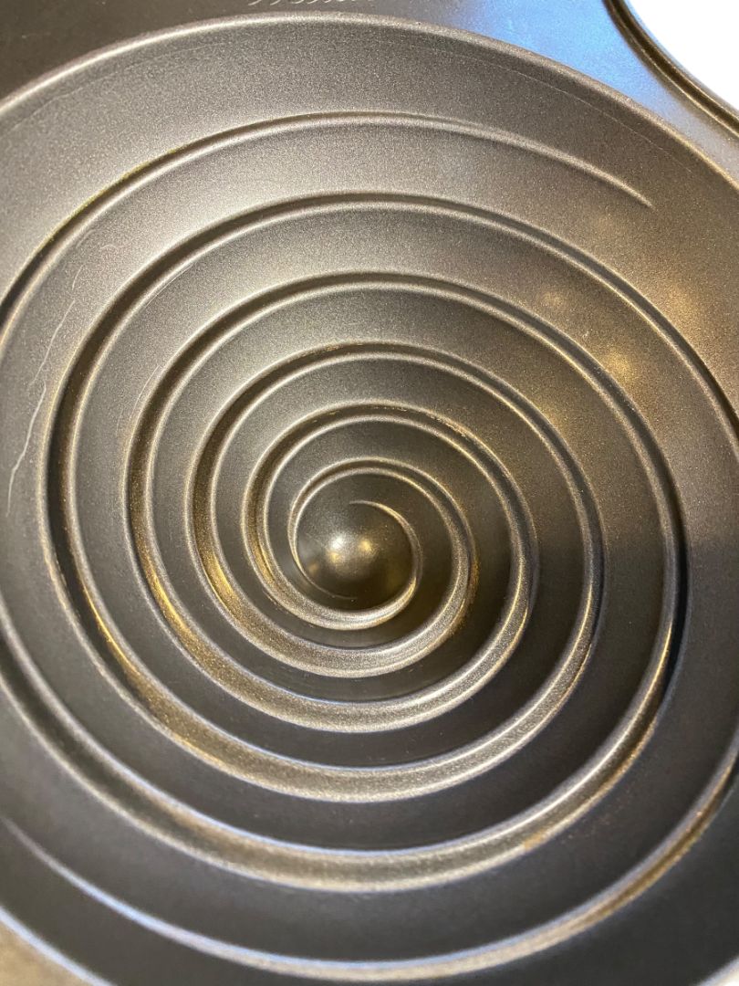 Wilton Dimensions Giant Cupcake Cake Mold Pan Easy Release
