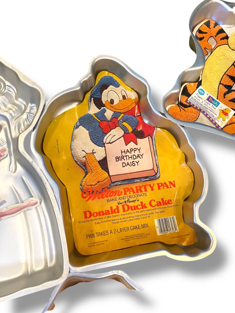 Wilton Lot of 6 Cake Pan Molds Dora Cute Clown Tigger Barbie Donald Duck T-Shirt