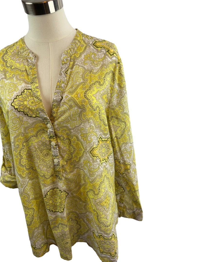 XL Old Navy Women's Lightweight V-Neck Button Up Blouse Yellow Paisley