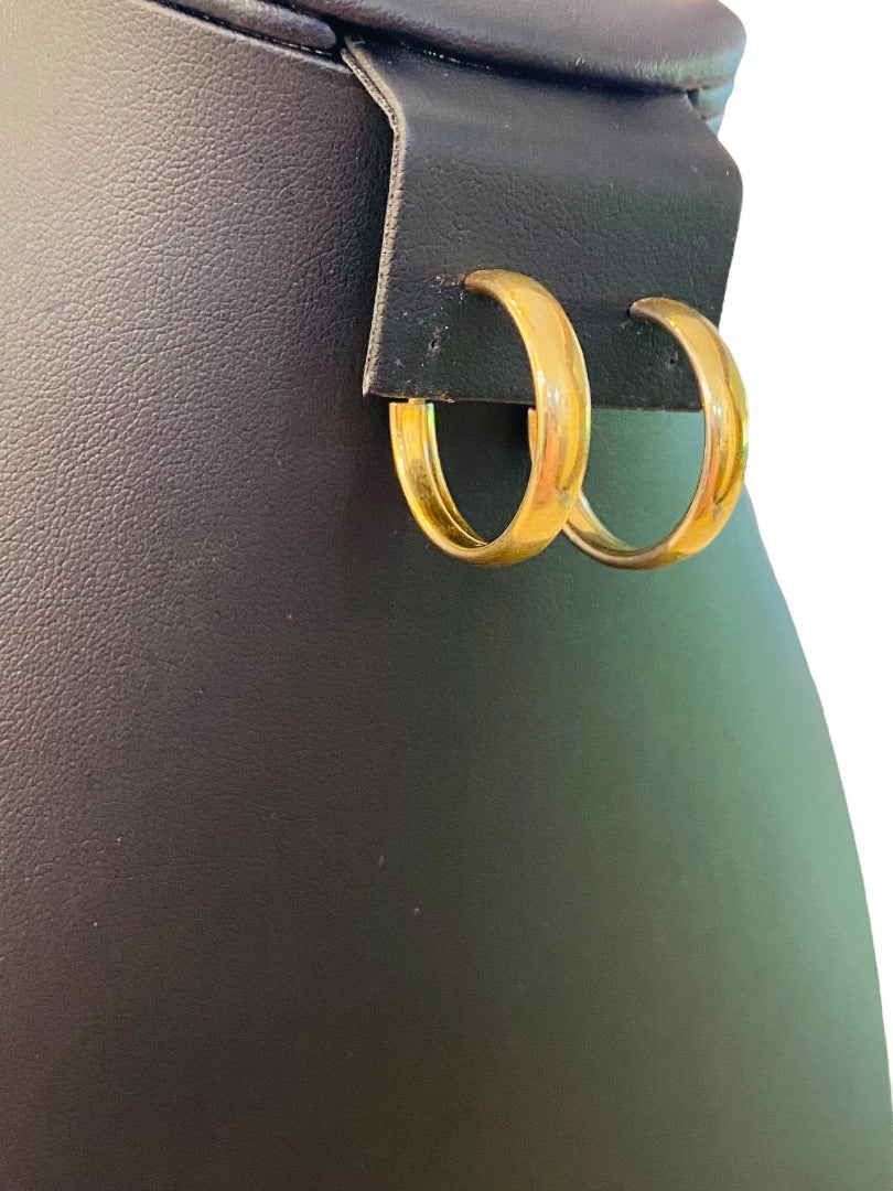 Vintage Goldtone Clip On Earrings .9" Hoop Diameter Non-Pierced