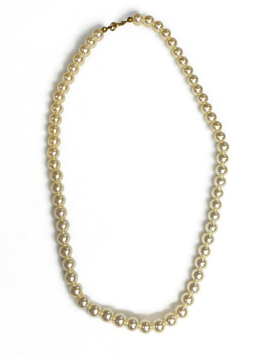 Vintage Faux Pearl Off White Necklace 19 Inch Spring Clasp