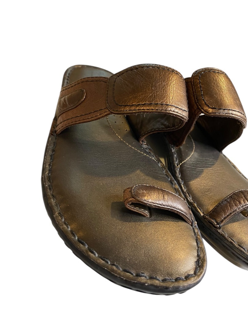 Size 7 Born Womens Metallic Bronze Leather Toe Loop Sandals Flip Flops