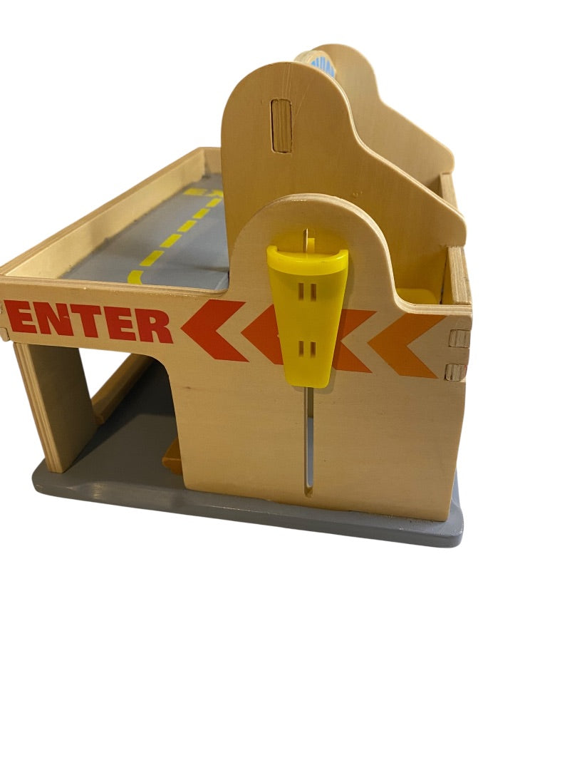Melissa & Doug Service Station Parking Garage Wooden Toy 9271 Ages 3+