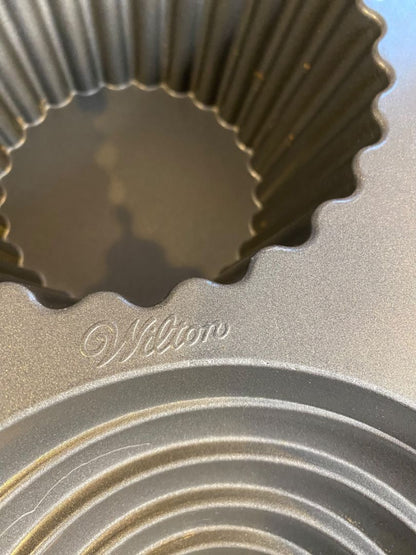 Wilton Dimensions Giant Cupcake Cake Mold Pan Easy Release