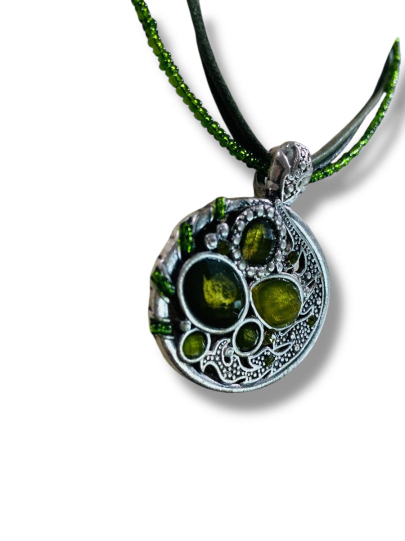 Green Silvertone Multistrand Pendant Necklace 16-19" Funky