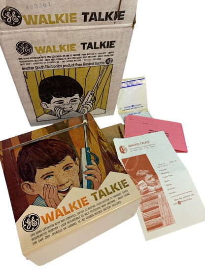 Vintage GE Walkie Talkie Toy Model Y 7110 in Box Olive Green Light Beige