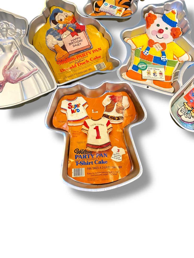 Wilton Lot of 6 Cake Pan Molds Dora Cute Clown Tigger Barbie Donald Duck T-Shirt
