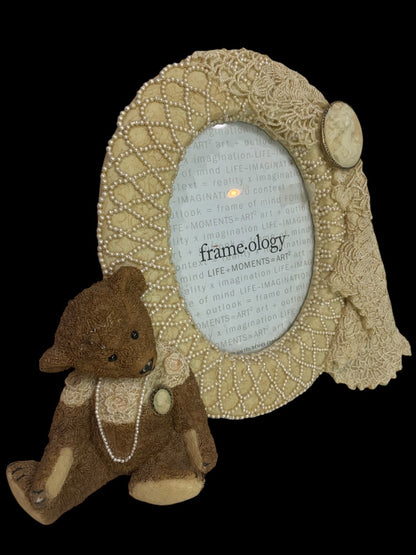 Vintage 1997 Frame ology Teddy Cameo Oval Tabletop Picture Frame