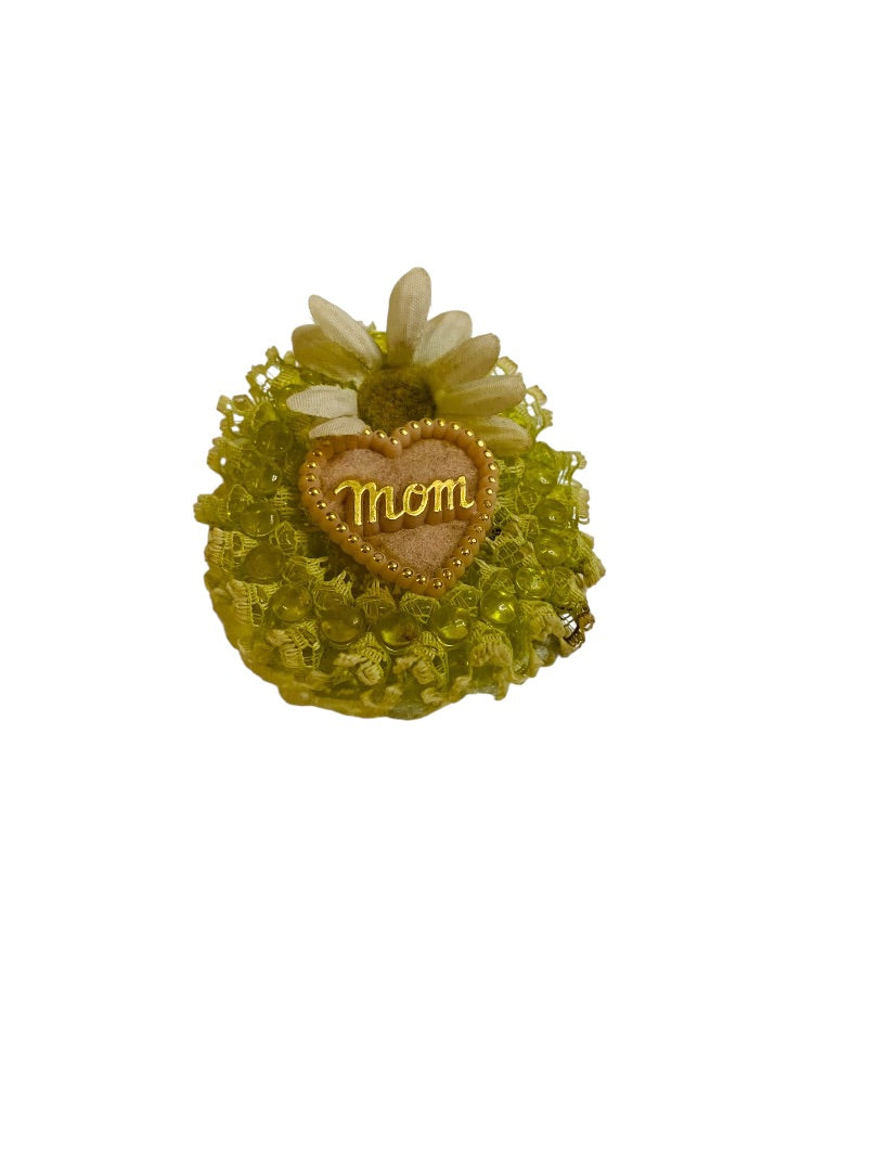 Vintage "Mom" Brooch Pin Kitschy Green Daisy Plastic 2.25"