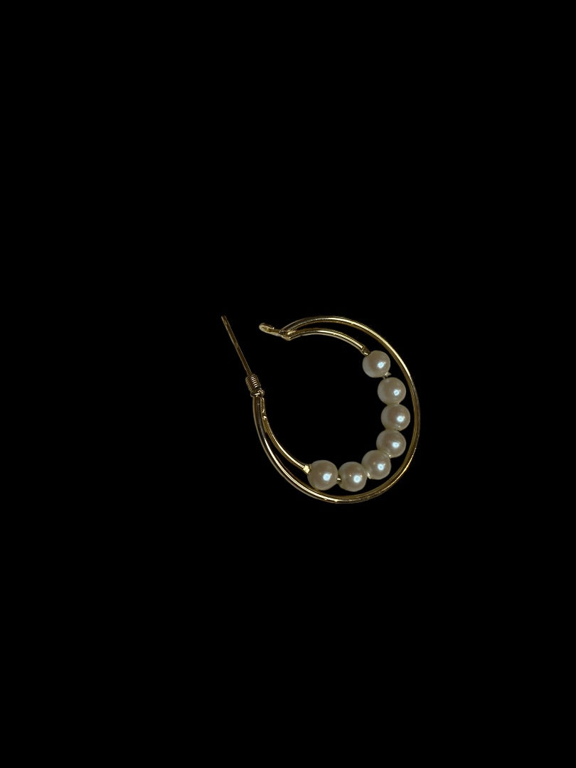 Goldtone Pierced Earrings Lightweight Hoops 1" Diameter Pearls