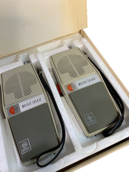 Vintage GE Walkie Talkie Toy Model Y 7110 in Box Olive Green Light Beige