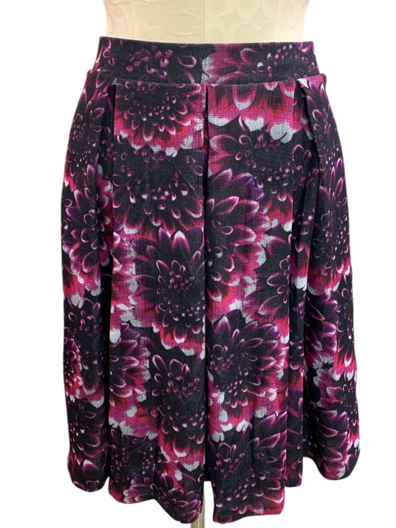 Size XS LulaRoe Madison Skirt Flare Purple Floral Pockets