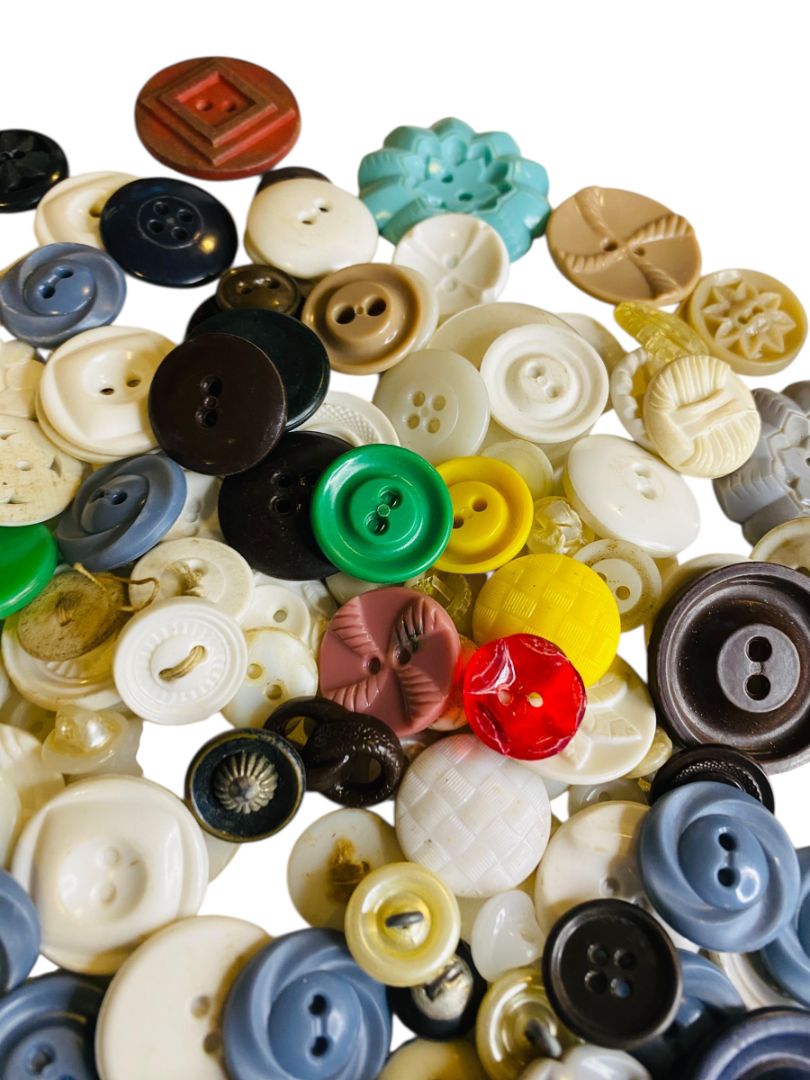 Set of 8 Midcentury Assorted Plastic Buttons Craft Sew 8 ounces