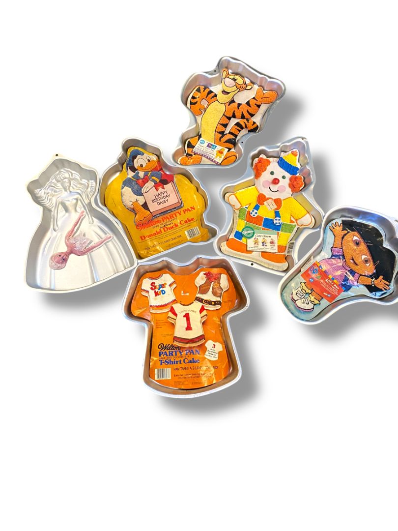 Wilton Lot of 6 Cake Pan Molds Dora Cute Clown Tigger Barbie Donald Duck T-Shirt