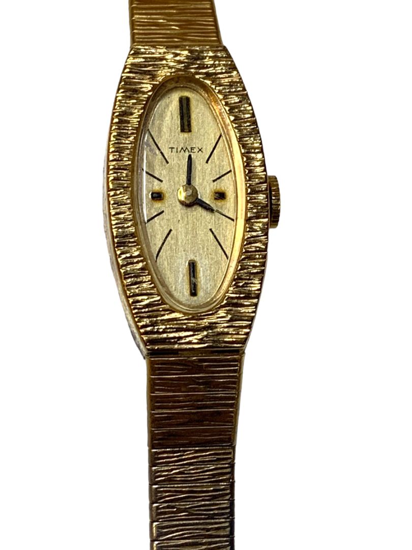 Vintage 1973 Timex Goldtone Hand Winding 17 Jewel Ladies Watch Wristwatch