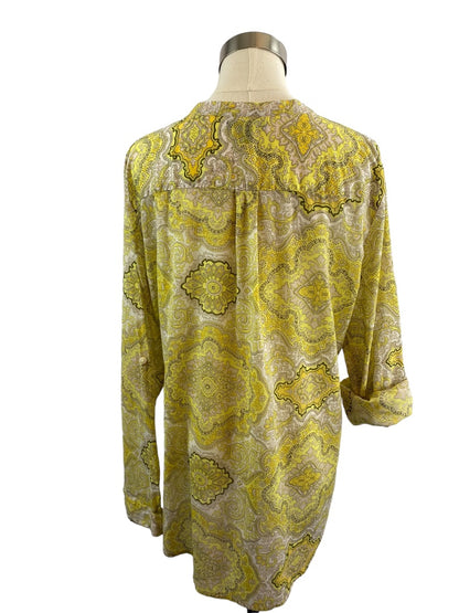 XL Old Navy Women's Lightweight V-Neck Button Up Blouse Yellow Paisley