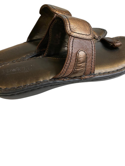 Size 7 Born Womens Metallic Bronze Leather Toe Loop Sandals Flip Flops