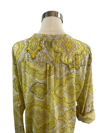 XL Old Navy Women's Lightweight V-Neck Button Up Blouse Yellow Paisley