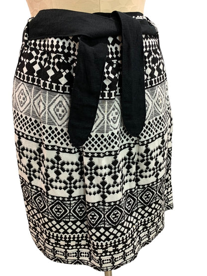 Size 6 Mossimo Linen Rayon Blend Skirt Side Zip Pockets Black White