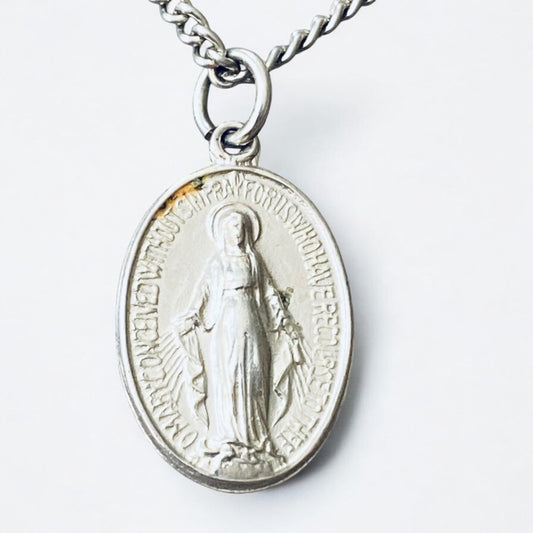 Vintage Mother Mary Miraculous Medal Pendant Necklace Silvertone 17.5 Inch Spring Clasp