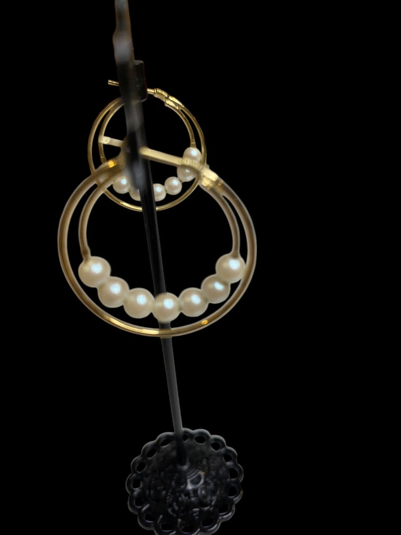 Goldtone Pierced Earrings Lightweight Hoops 1" Diameter Pearls